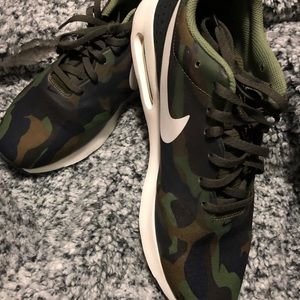 nike camouflage tennis shoes